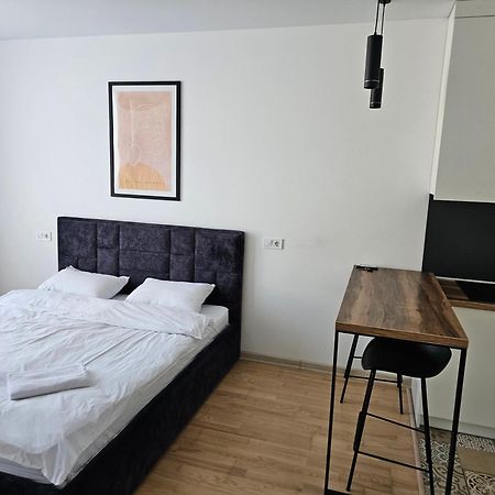 Nyvky Like Home - Studio - Apt 35 Kiev Luaran gambar