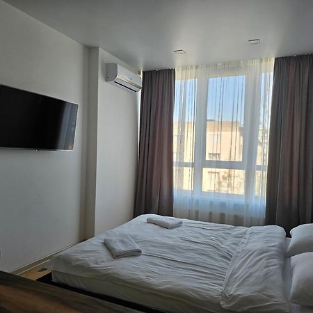 Nyvky Like Home - Studio - Apt 35 Kiev Luaran gambar