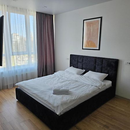 Nyvky Like Home - Studio - Apt 35 Kiev Luaran gambar