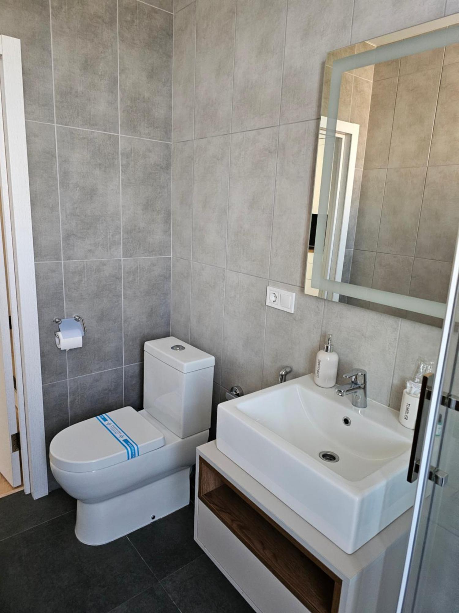 Nyvky Like Home - Studio - Apt 35 Kiev Luaran gambar